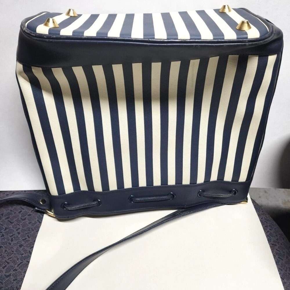 Adrienne Vittadini navy and white bucket bag - Picture 9 of 9